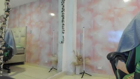 Snapshot of aida_rose chatting on September 16, 7:44 pm karoline online show from September 16, 7:44 pm