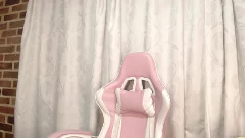 Ailyn online show from May 6, 11:31 pm