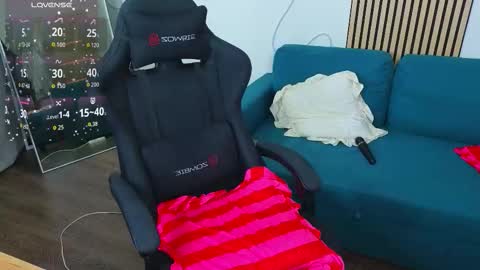 Aisha online show from February 9, 3:36 pm