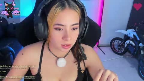 aishelyng20 online show from October 24, 6:42 am