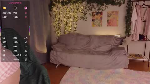 Aki online show from November 30, 5:28 pm