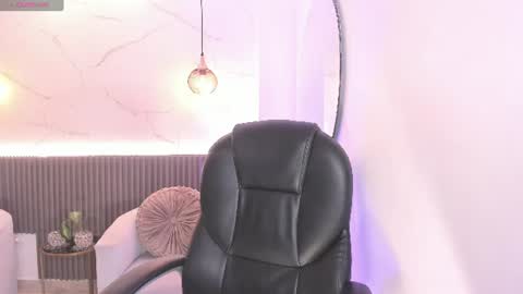 alana  online show from July 31, 6:53 pm