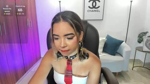 alana  online show from April 25, 7:33 pm