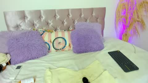 alana_vega69 online show from July 30, 12:17 pm