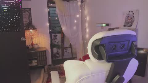 Snapshot of alaskagrace chatting on February 18, 2:05 am Alaska Grace       online show from February 18, 2:05 am