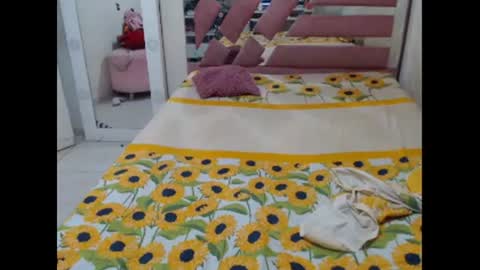 aleeinvein1 online show from December 16, 5:13 am