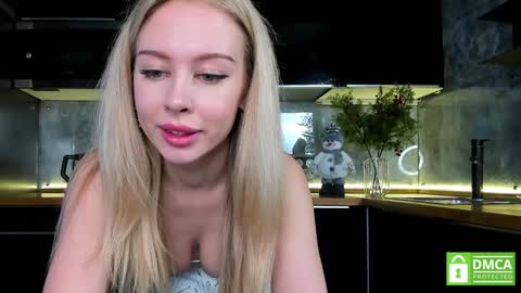 Snapshot of aleksa_cutie chatting on January 4, 9:43 am aleksa_cutie online show from January 4, 9:43 am