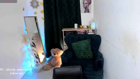Snapshot of alessia_anderson07 chatting on January 25, 1:54 am Yy online show from January 25, 1:54 am