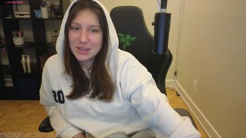 dont be afraid to click social media link its  working  just click on that  online show from November 18, 12:11 am