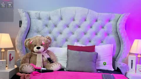 Aleza Starck online show from May 4, 6:33 pm