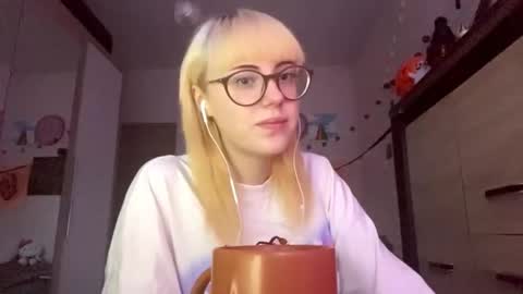 Lia online show from November 12, 2:04 pm