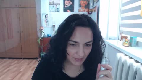 AlexisMillers online show from November 25, 9:00 am