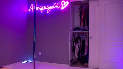 alexispaige06 online show from July 4, 3:13 am
