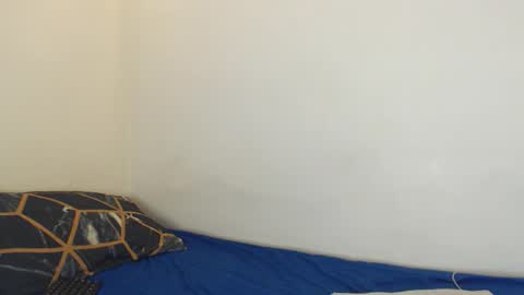 algiz_ online show from November 8, 3:00 am