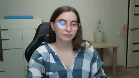 Alice online show from May 1, 9:07 pm