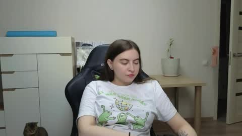 Alice online show from April 29, 6:57 pm