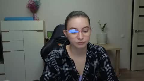 Alice online show from December 18, 6:12 pm