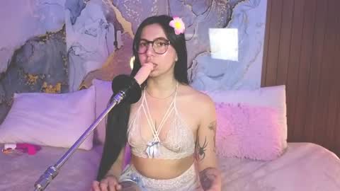 Mey online show from June 19, 3:26 pm