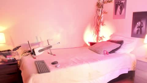 Alice  online show from November 8, 10:15 pm