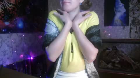 Snapshot of alice_peach chatting on October 17, 9:23 am bigclit daddy squirt bigdildo fit online show from October 17, 9:23 am