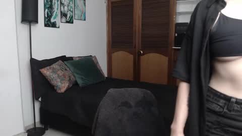 alicee_logan_ online show from January 19, 2:52 am