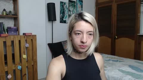 alicee_logan_ online show from May 2, 2:04 am