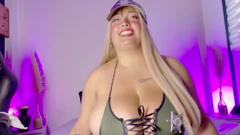 Snapshot of alicee_stone_ chatting on October 1, 2:33 pm alicee_stone_ online show from October 1, 2:33 pm