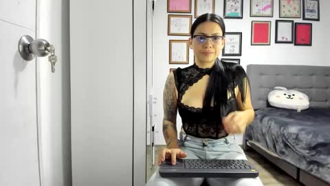 alicia_rainbow online show from June 5, 3:21 am