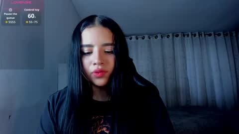 aliice_walker_ online show from June 5, 11:00 pm