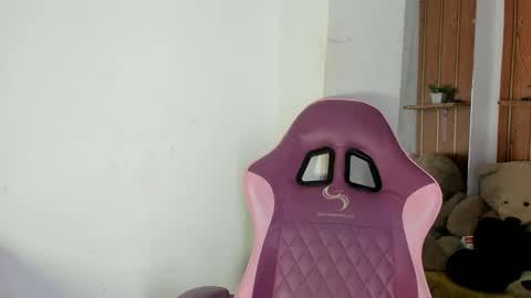 alika online show from November 13, 2:49 pm