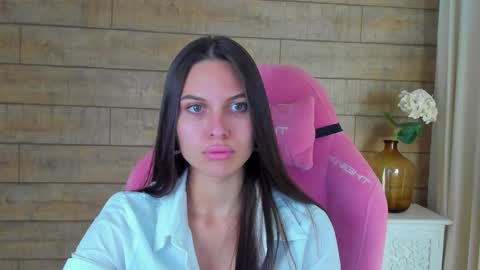Snapshot of alisaversailles chatting on October 5, 4:01 pm AlisaVersailles online show from October 5, 4:01 pm
