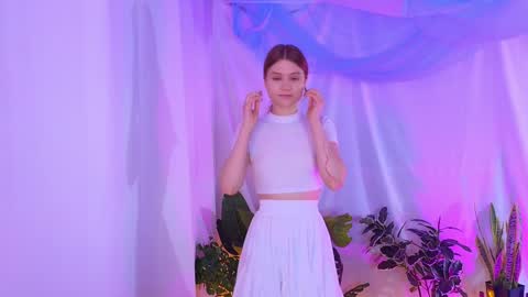 Alisia online show from December 3, 7:08 am