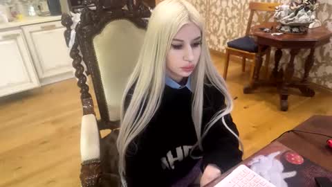 Snapshot of alison_moonlight chatting on September 28, 9:42 pm Alison online show from September 28, 9:42 pm