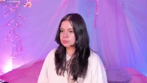 Mia online show from July 7, 7:23 am