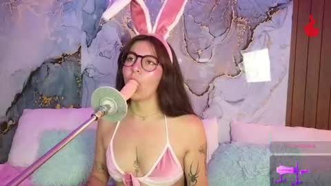 Mia online show from May 3, 10:24 pm