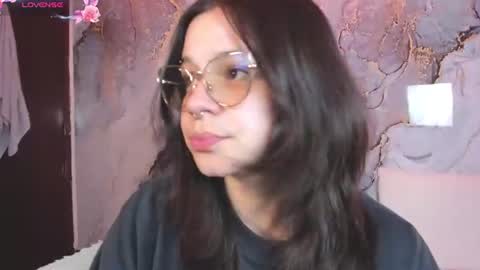 Mia online show from August 6, 3:02 am