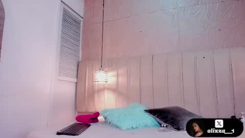 alizza_ online show from July 14, 11:48 am