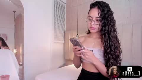 alizza_ online show from June 16, 11:44 am