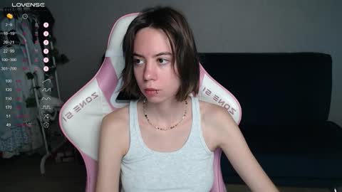 Snapshot of allie_hazie chatting on September 21, 12:20 am alice online show from September 21, 12:20 am
