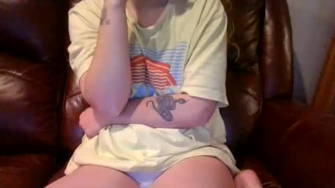 alliebearx online show from November 17, 11:49 pm