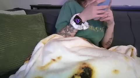 alliebearx online show from May 1, 4:16 am