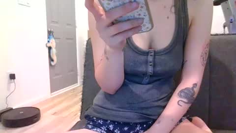 Snapshot of alliebearx chatting on January 18, 5:15 pm alliebearx online show from January 18, 5:15 pm