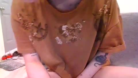 Snapshot of alliebearx chatting on February 15, 2:47 am alliebearx online show from February 15, 2:47 am