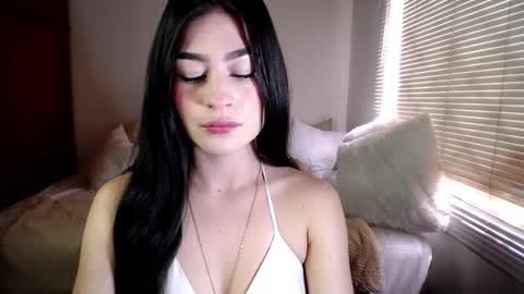 Snapshot of allierose_ chatting on December 19, 5:08 pm Allie online show from December 19, 5:08 pm