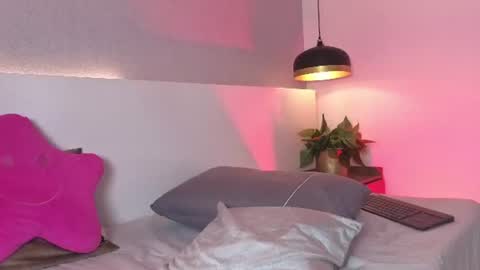 Alli  online show from June 24, 9:03 pm