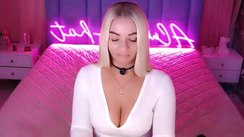 AlwaysHot online show from February 19, 2:00 am