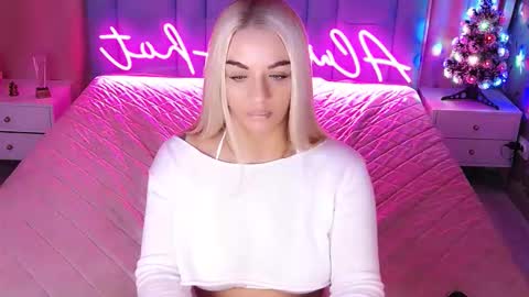 AlwaysHot online show from January 8, 2:15 am