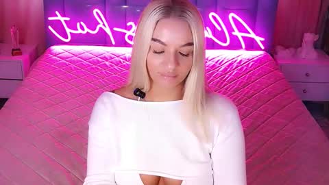 AlwaysHot online show from February 3, 6:40 am