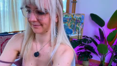 Ally Elliot online show from April 3, 6:17 pm