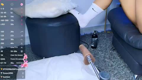 allymdo online show from November 11, 4:37 pm